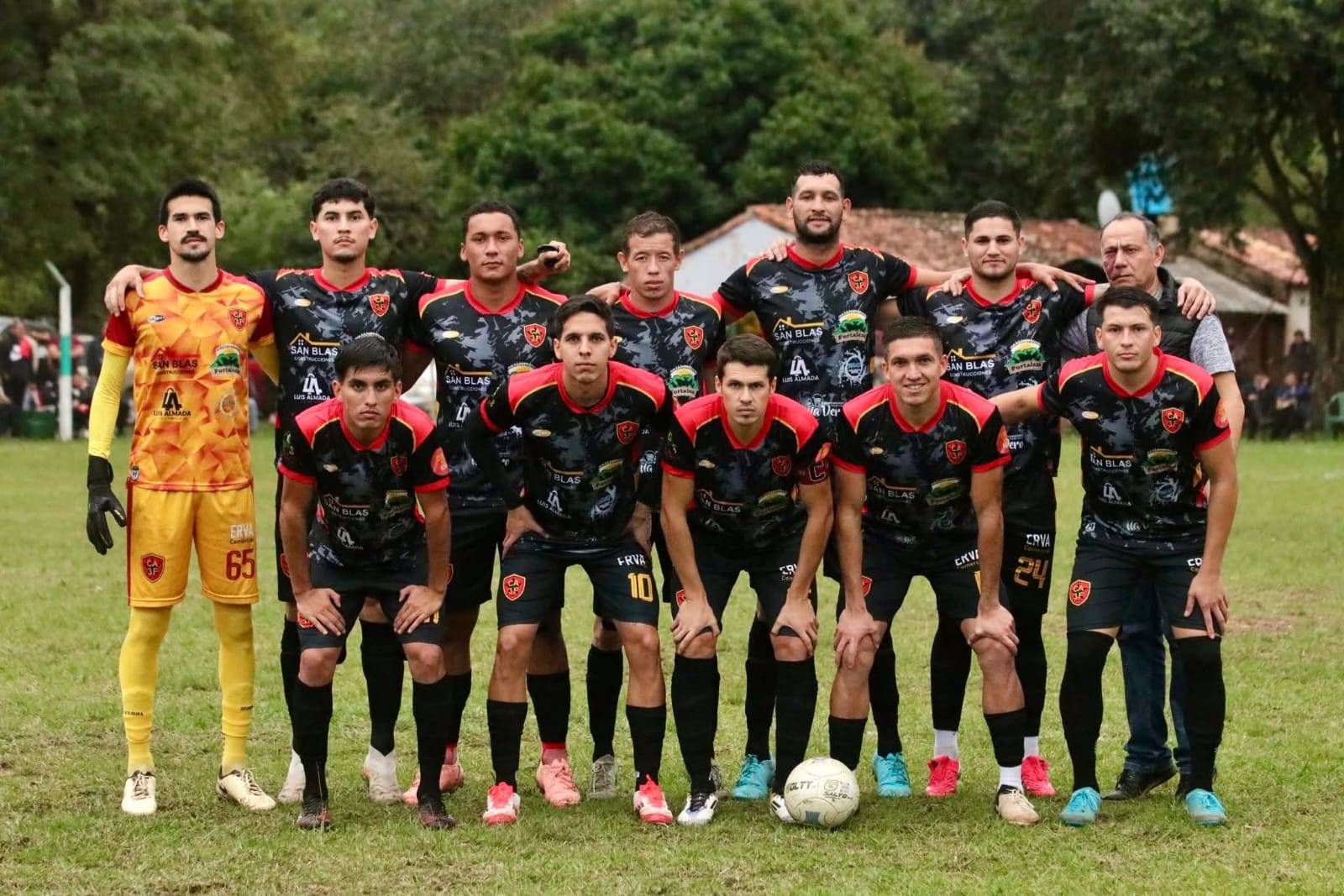 Equipo del 3 de Febrero de la compañía Mbatovi